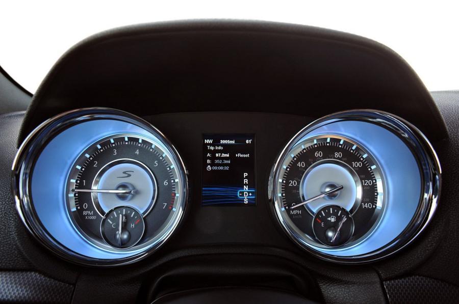  Chrysler 300C S 2012 года  (фото 16 из 46)